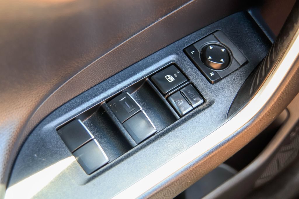 Used 2019 Toyota RAV4 Limited FWD image 19