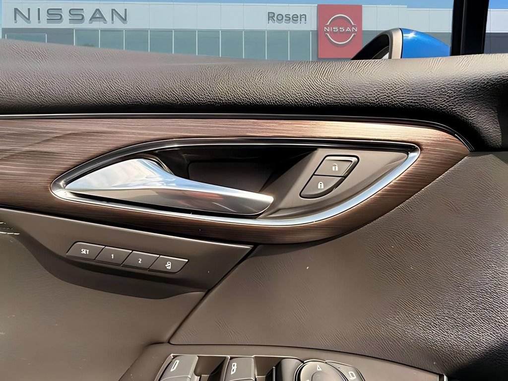 Used 2023 Buick Envision Avenir AWD/4WD image 10