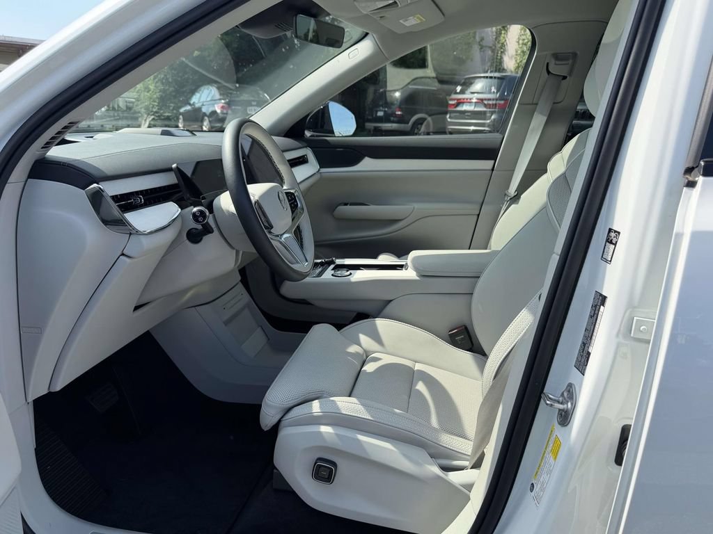 New 2025 Volvo EX90 Plus AWD/4WD image 14