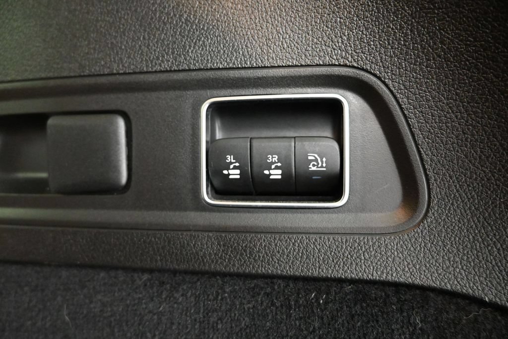 Used 2021 Mercedes-Benz GLS 450 4MATIC image 35