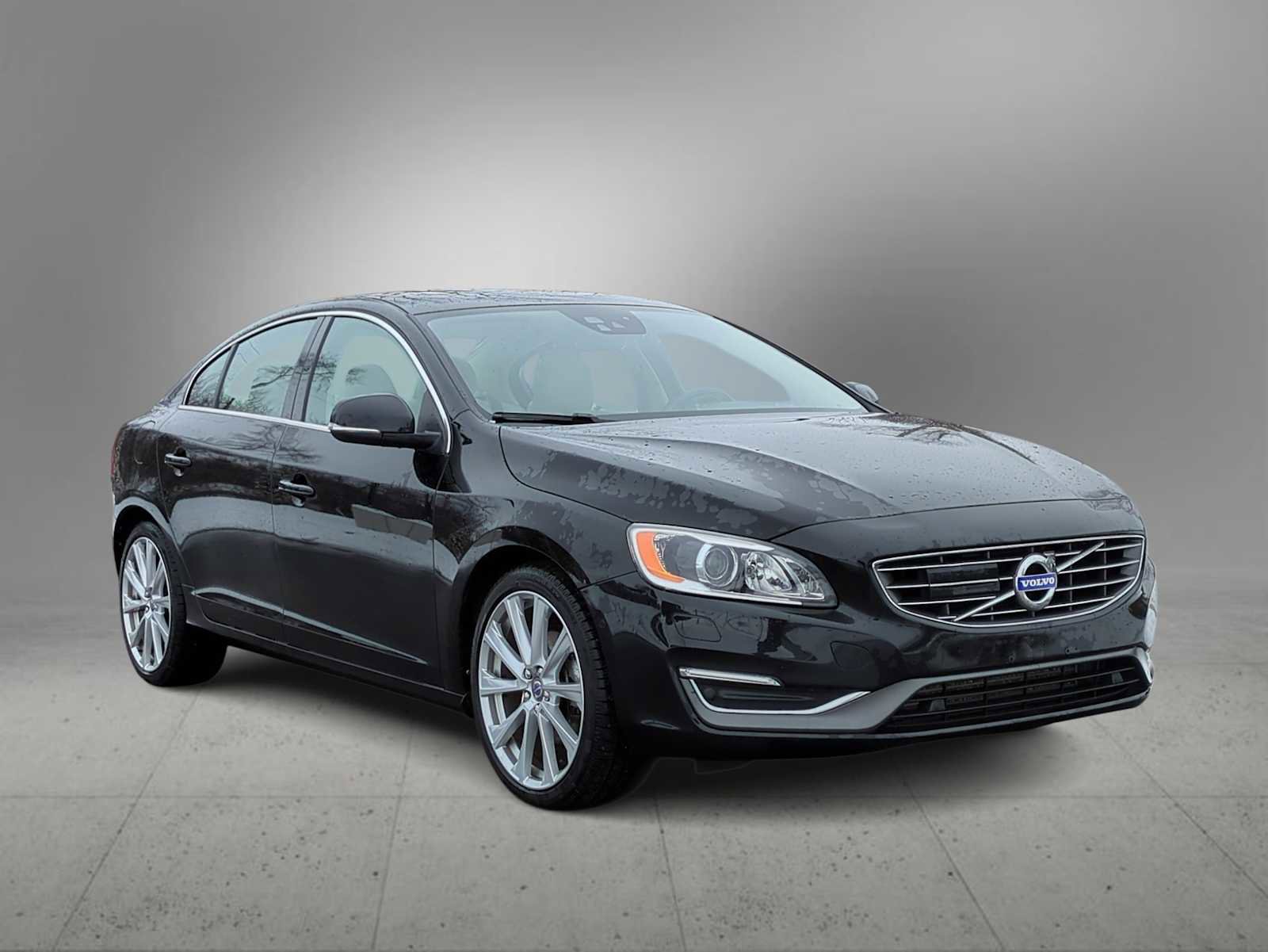 Used 2016 Volvo S60 T5 Inscription Platinum image 2