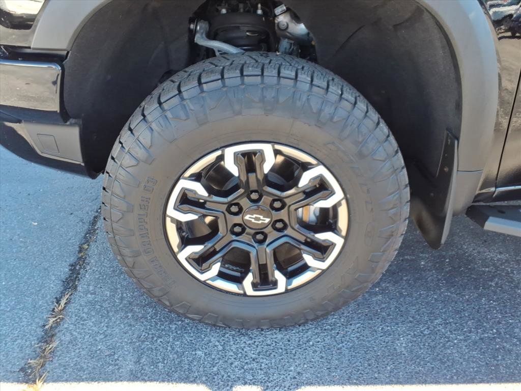 Used 2025 Chevrolet Silverado 1500 ZR2 w/ Technology Package image 12