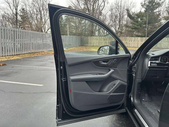 Certified 2025 Audi Q7 3.0T Premium Plus image 19