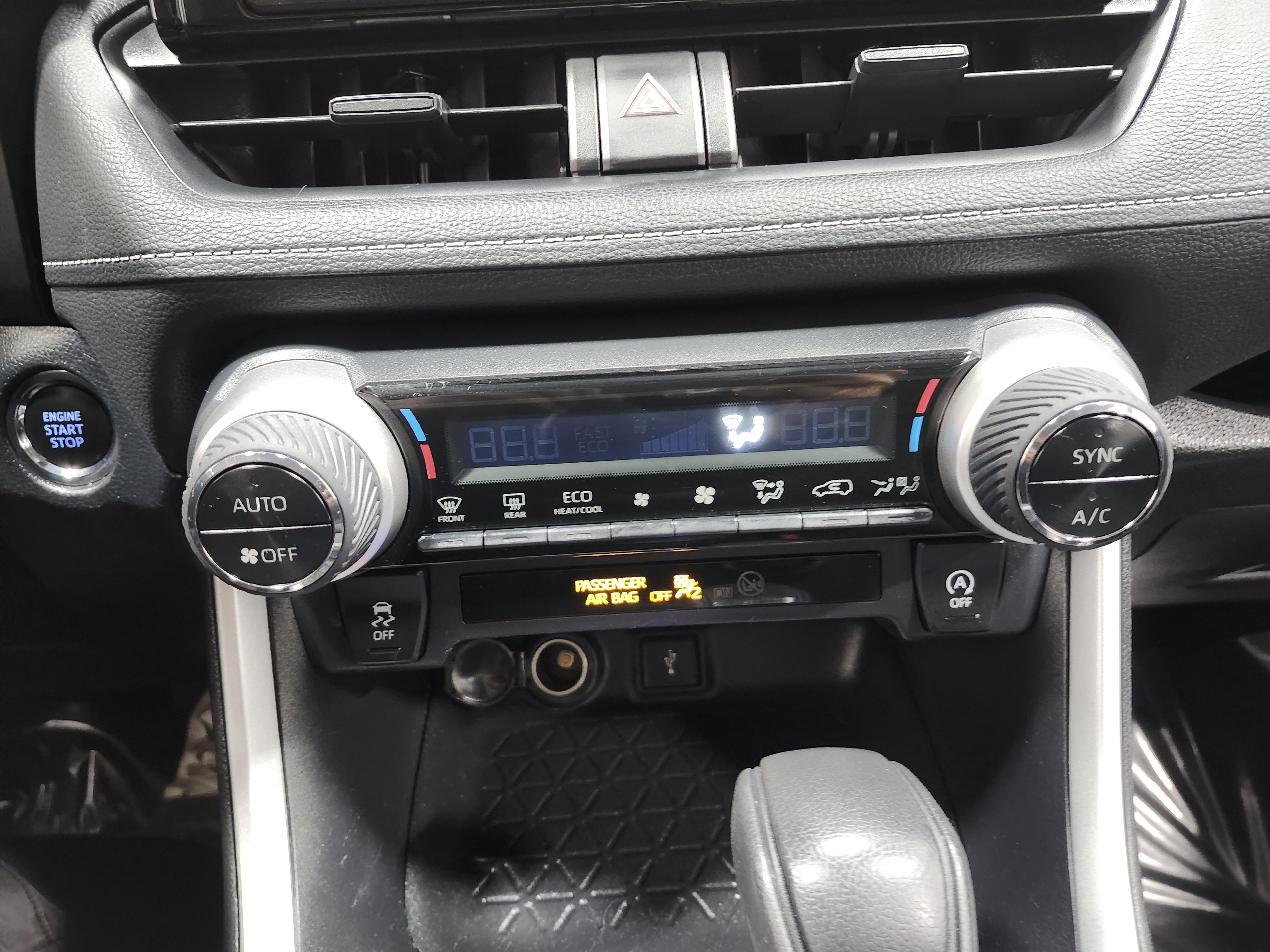 Used 2020 Toyota RAV4 XLE w/ All Weather Liner Package image 33