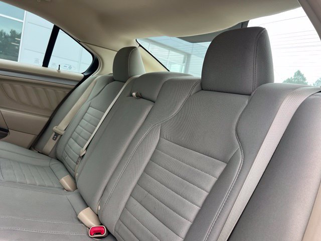 Used 2018 Ford Taurus SE FWD image 8