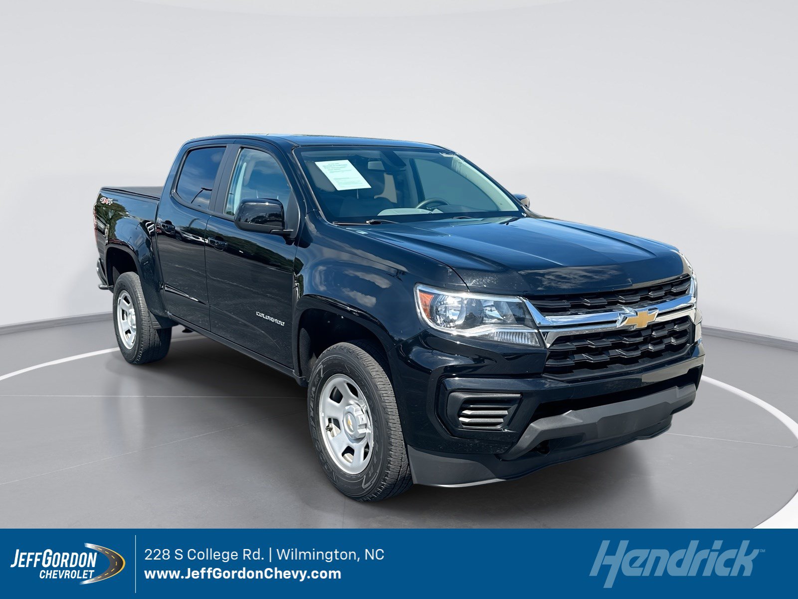 Used 2022 Chevrolet Colorado W/T AWD/4WD image 1