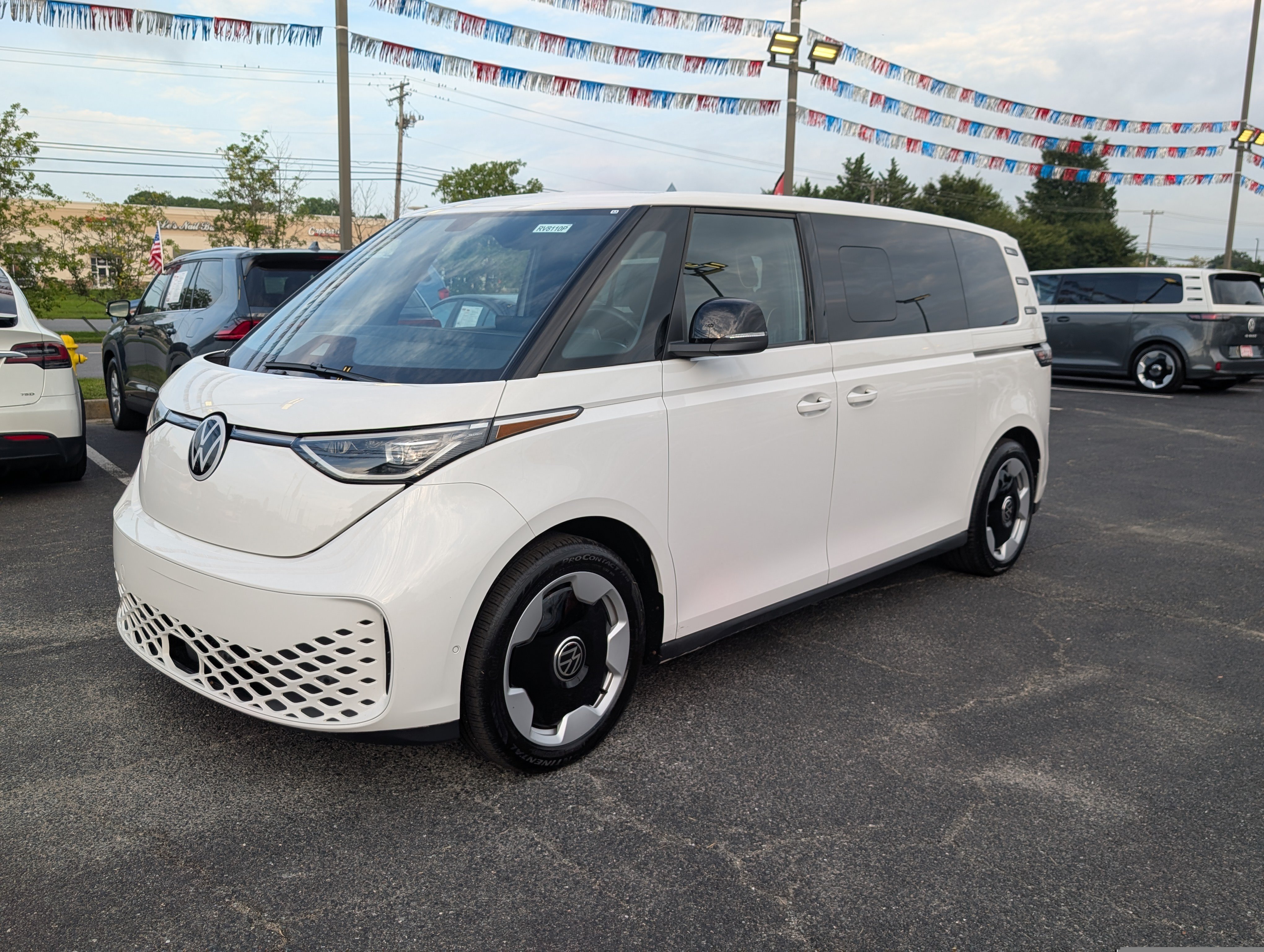 Used 2025 Volkswagen ID. Buzz Pro S Plus RWD image 7