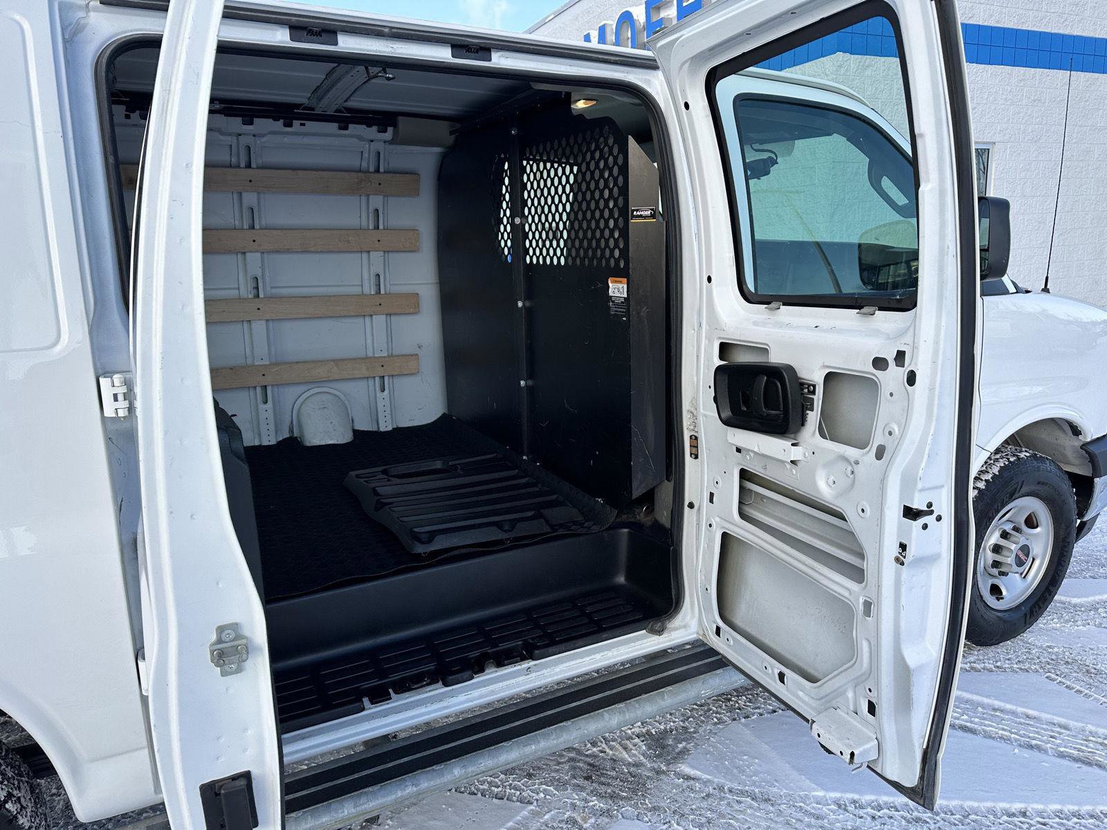 Used 2023 GMC Savana 2500 image 12