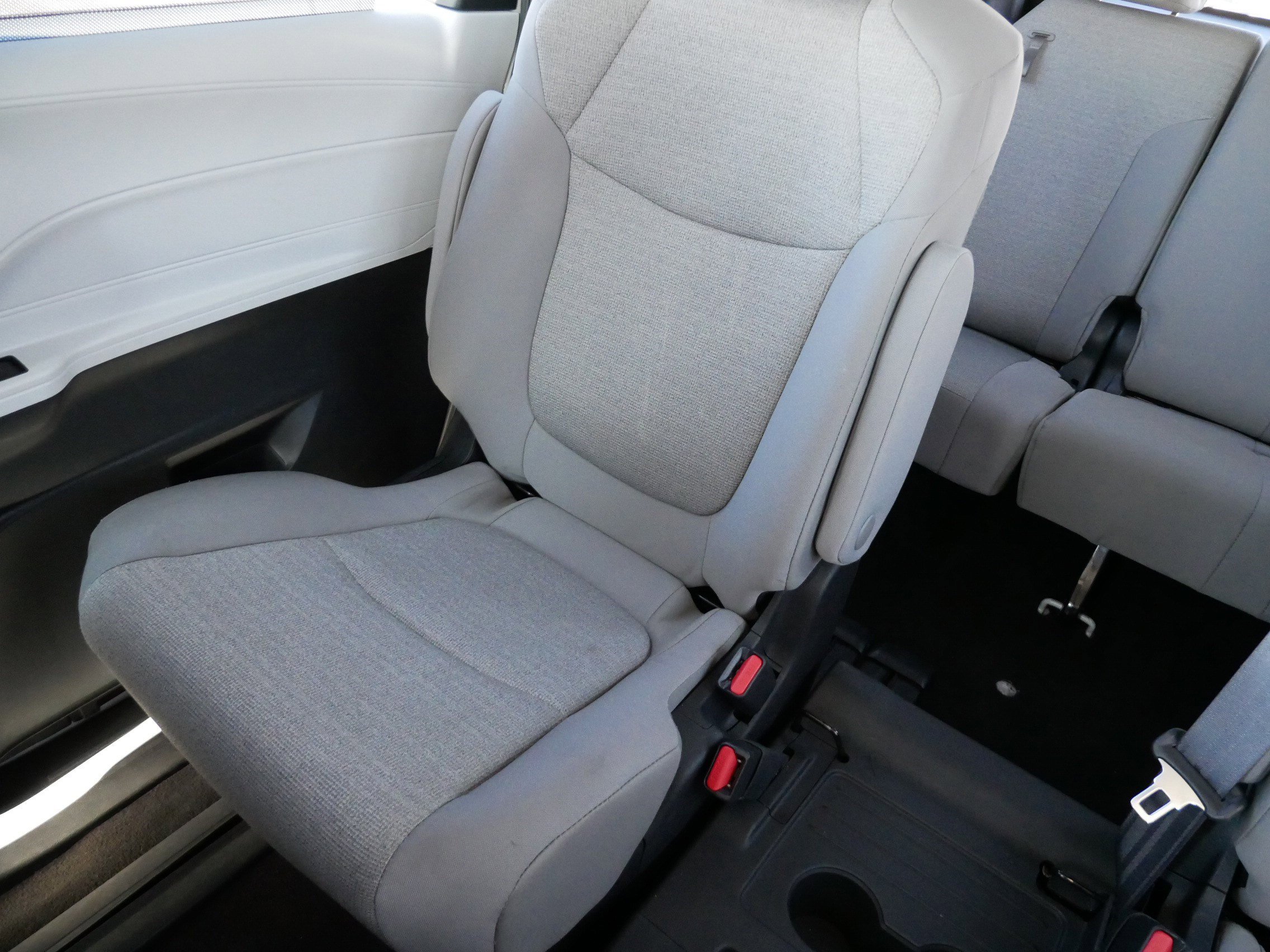 Certified 2025 Toyota Sienna LE image 12