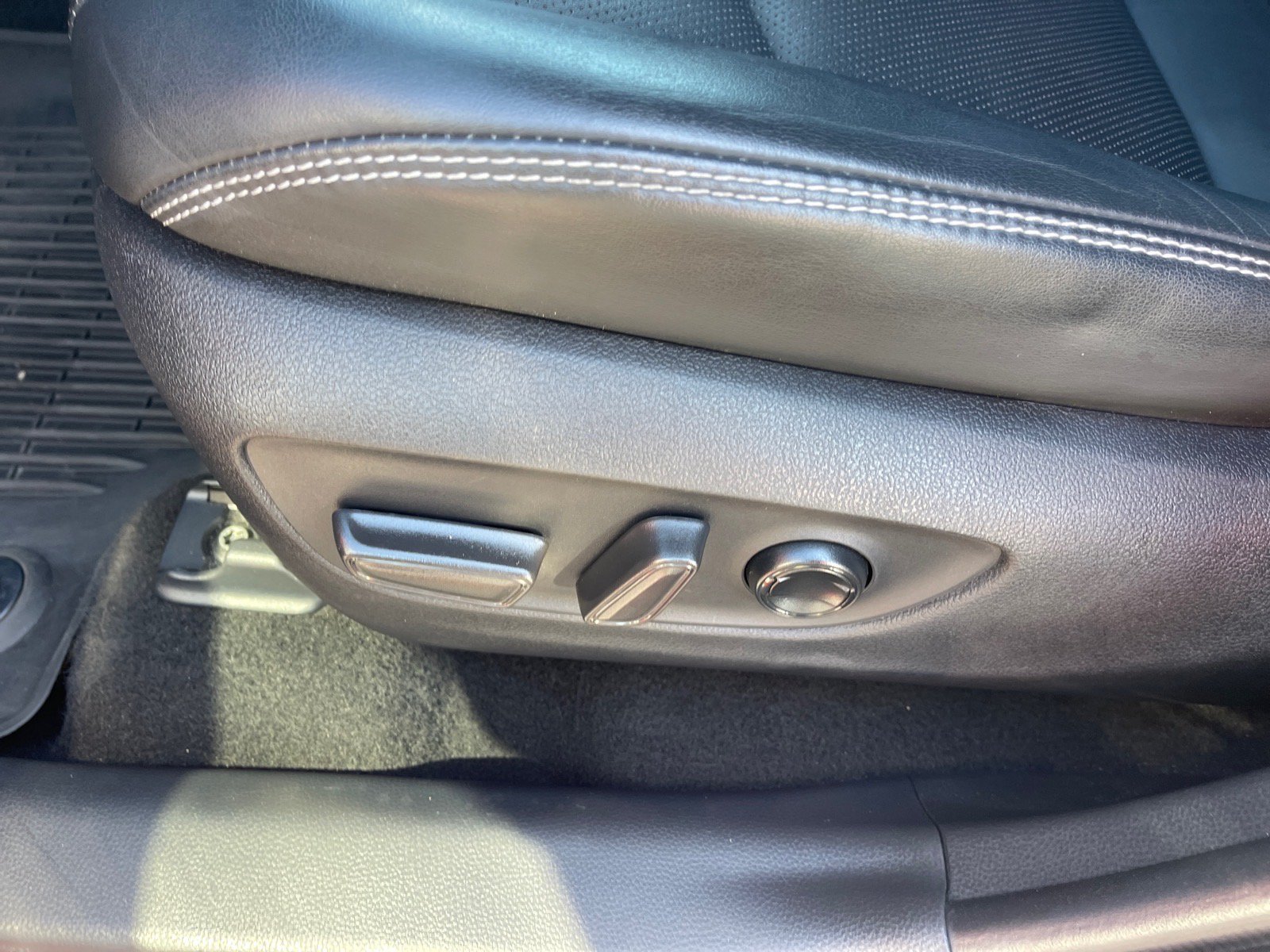 Used 2023 Toyota RAV4 Limited w/ Limited Grade Weather Package FWD image 9