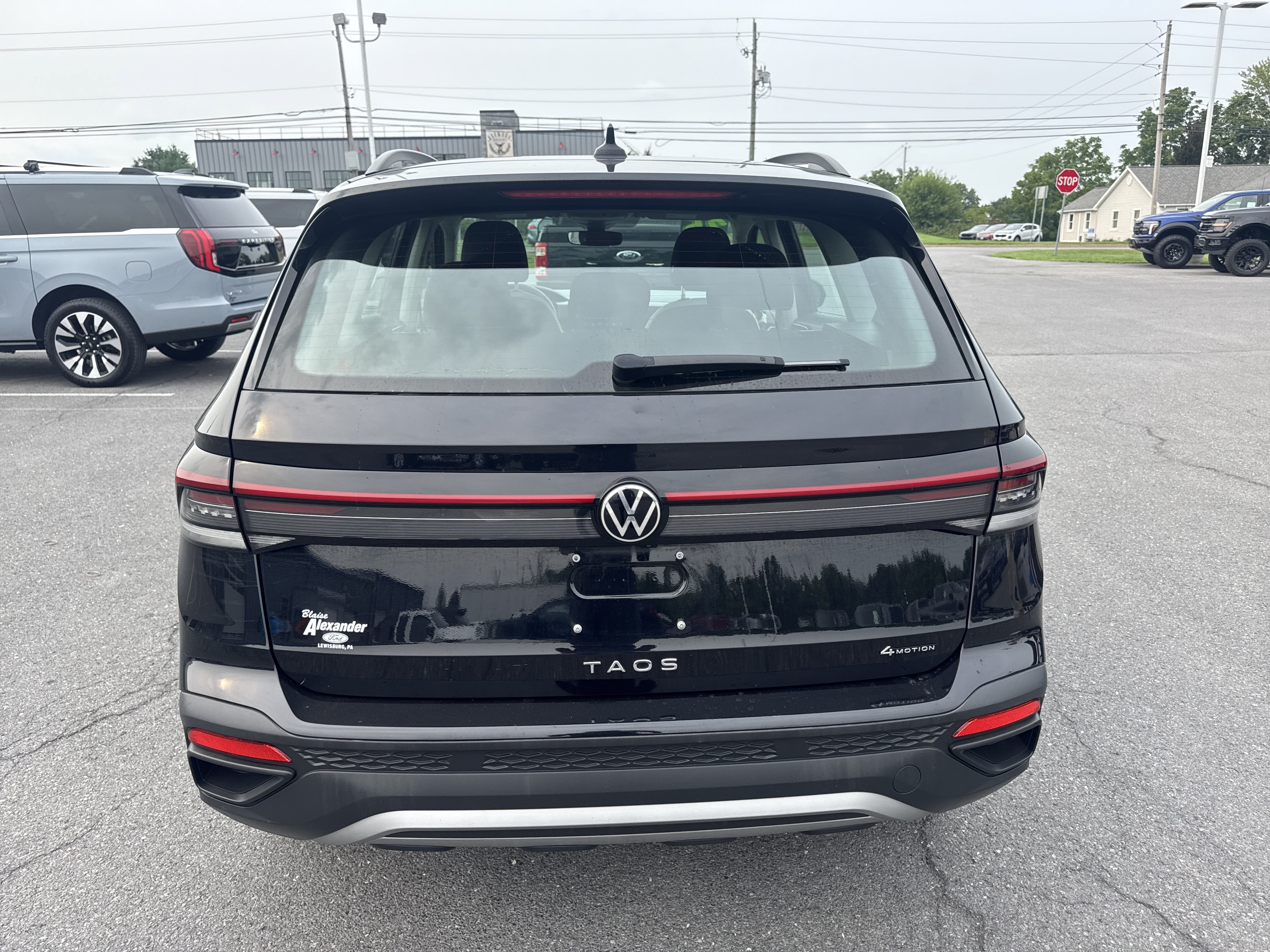 Used 2025 Volkswagen Taos S AWD/4WD video 4