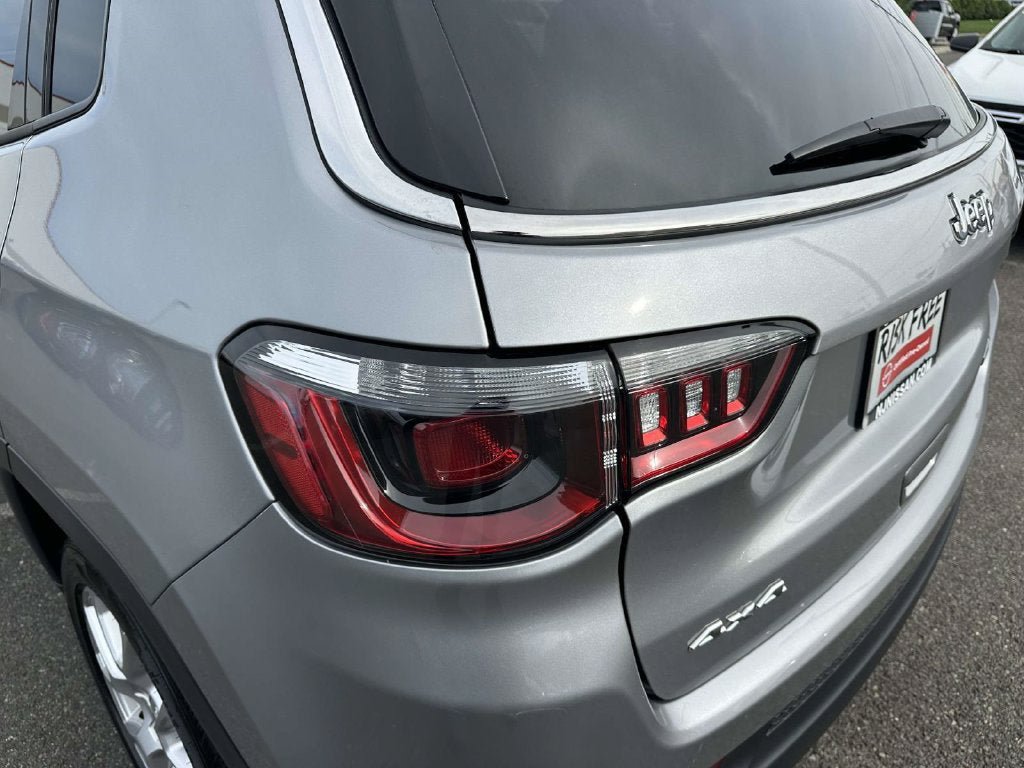 Used 2023 Jeep Compass Latitude AWD/4WD image 9
