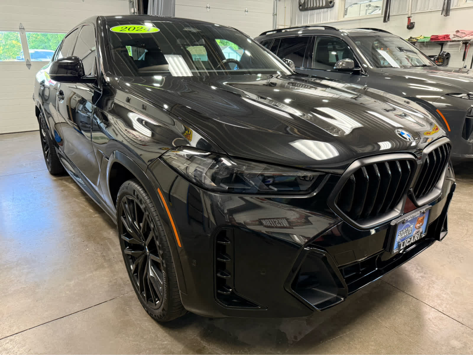 Used 2024 BMW X6 xDrive40i w/ Premium Package AWD/4WD image 3