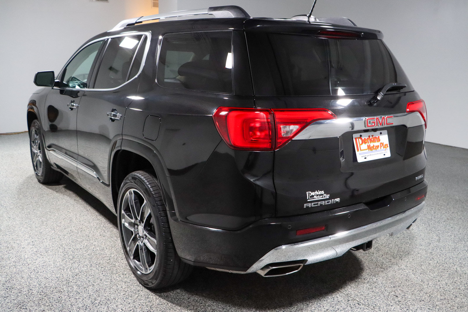 Used 2019 GMC Acadia Denali w/ Technology Package AWD/4WD image 9