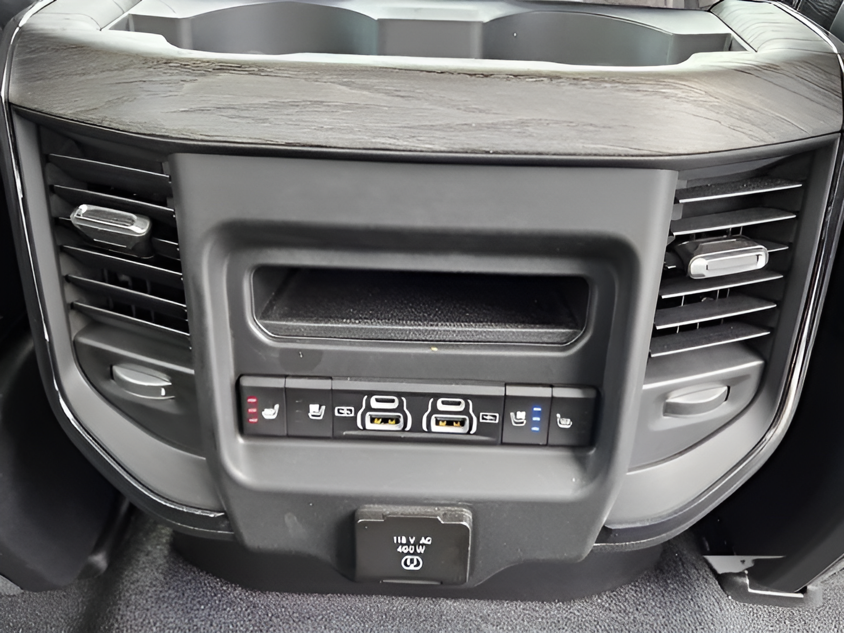 Used 2025 RAM 1500 Limited AWD/4WD image 10
