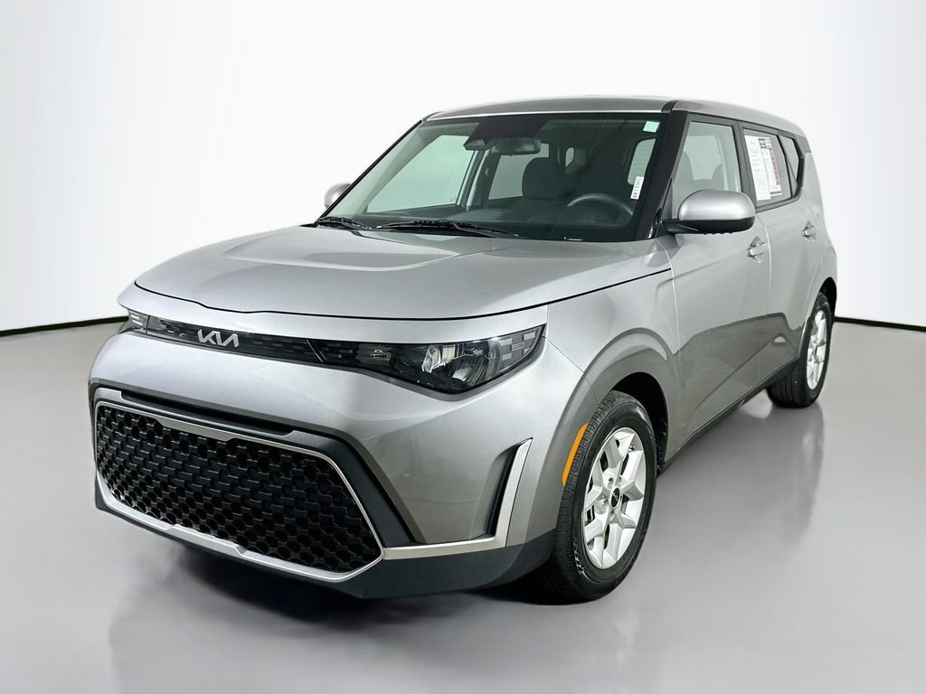 Used 2023 Kia Soul FWD video 3