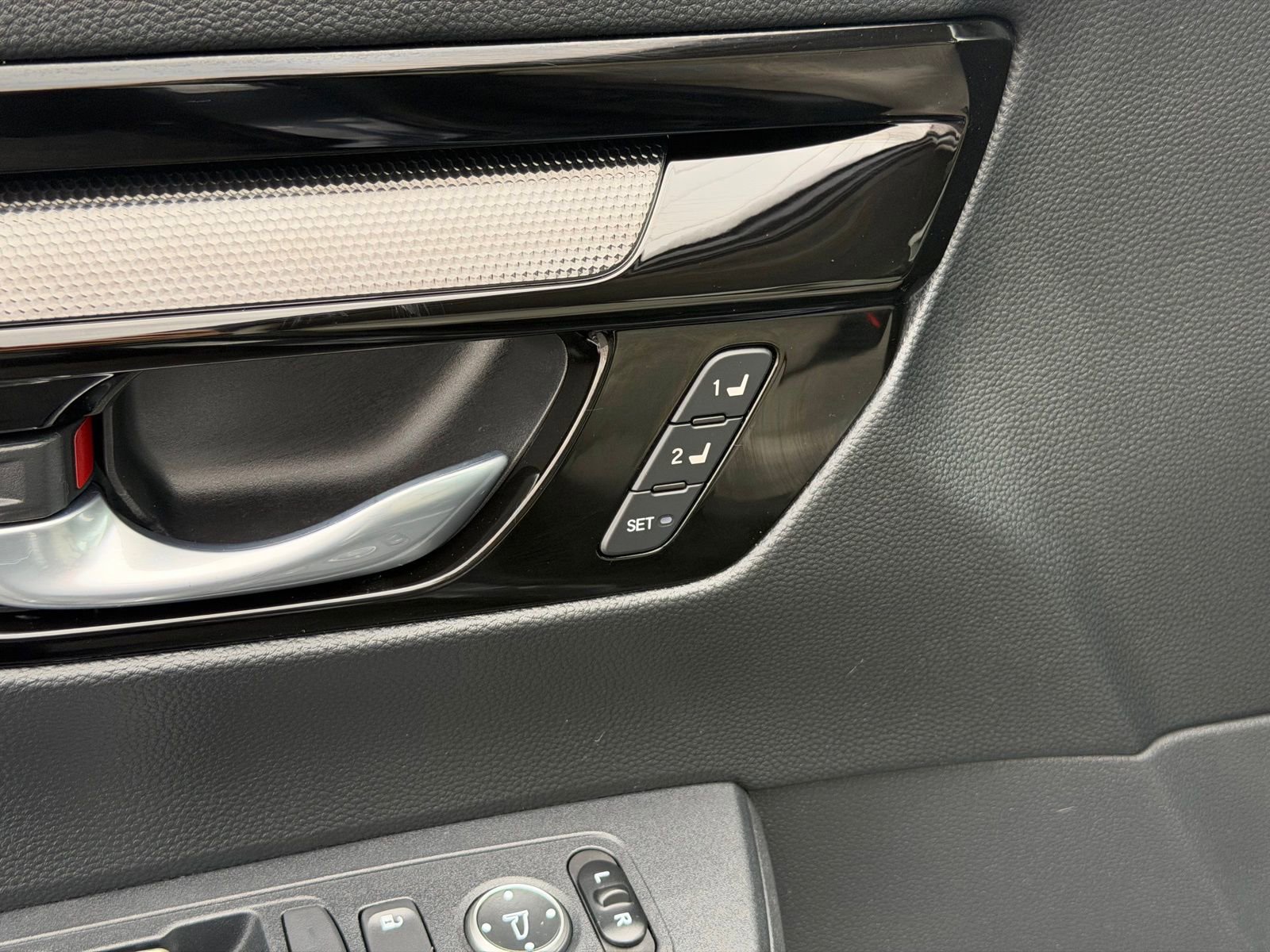 Used 2024 Honda CR-V EX-L image 15