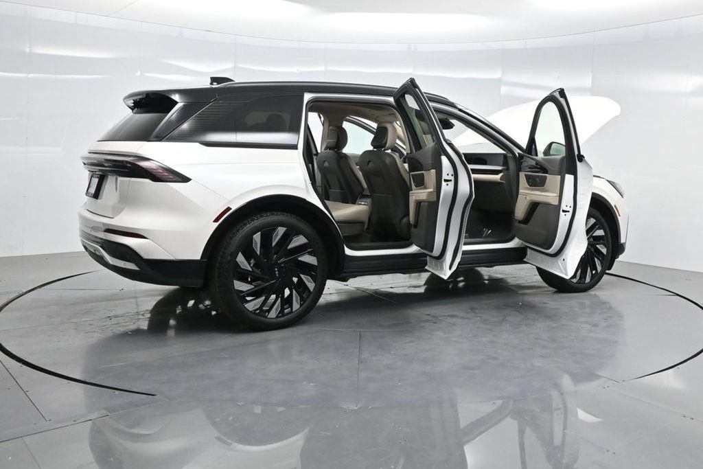 Used 2025 Lincoln Nautilus Reserve w/ Jet Appearance Package AWD/4WD image 4