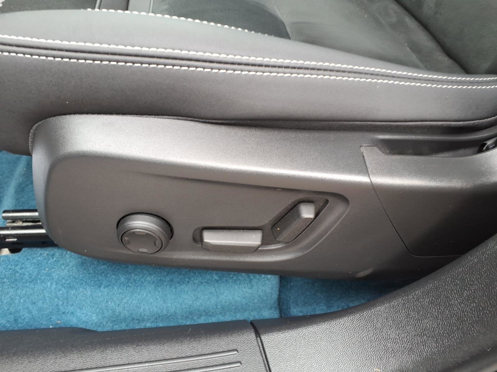 Used 2023 Volvo XC40 Recharge Ultimate image 18