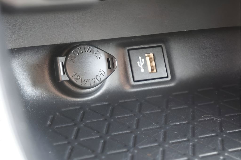 Used 2025 Toyota RAV4 XLE image 27