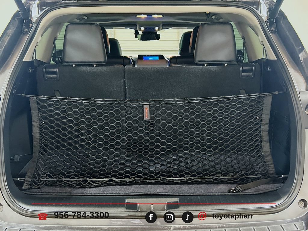 Used 2025 Toyota Highlander XLE FWD image 25