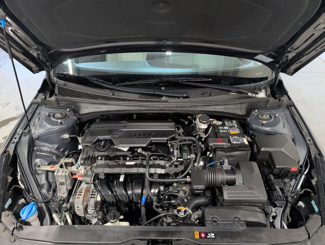 Used 2023 Hyundai Elantra Limited image 39