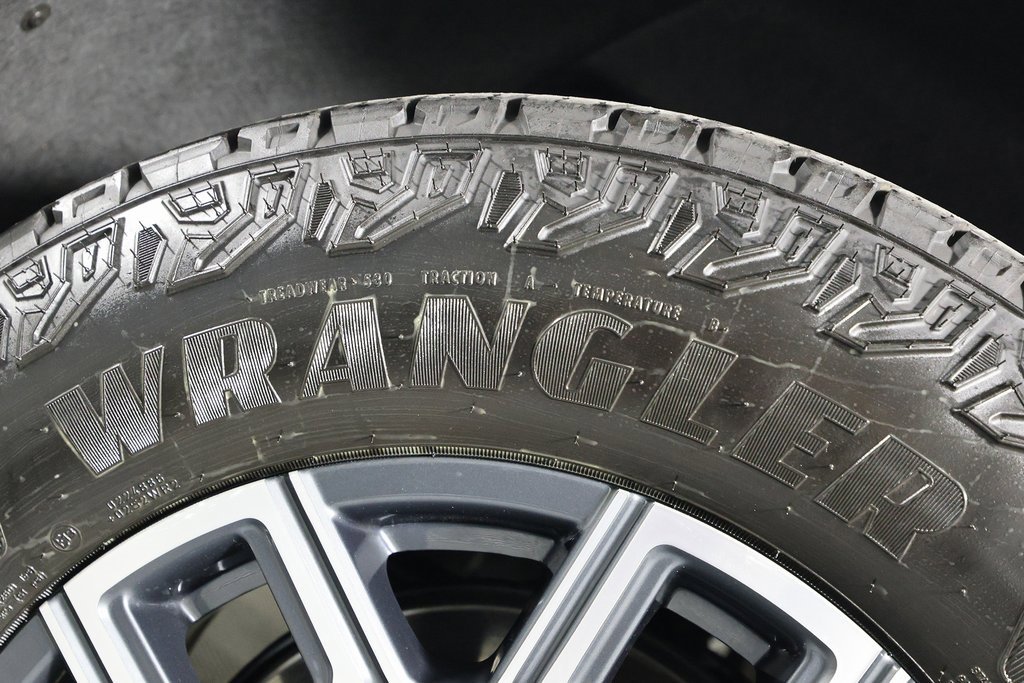 Used 2024 Chevrolet Colorado Z71 w/ Z71 Convenience Package 2 image 42