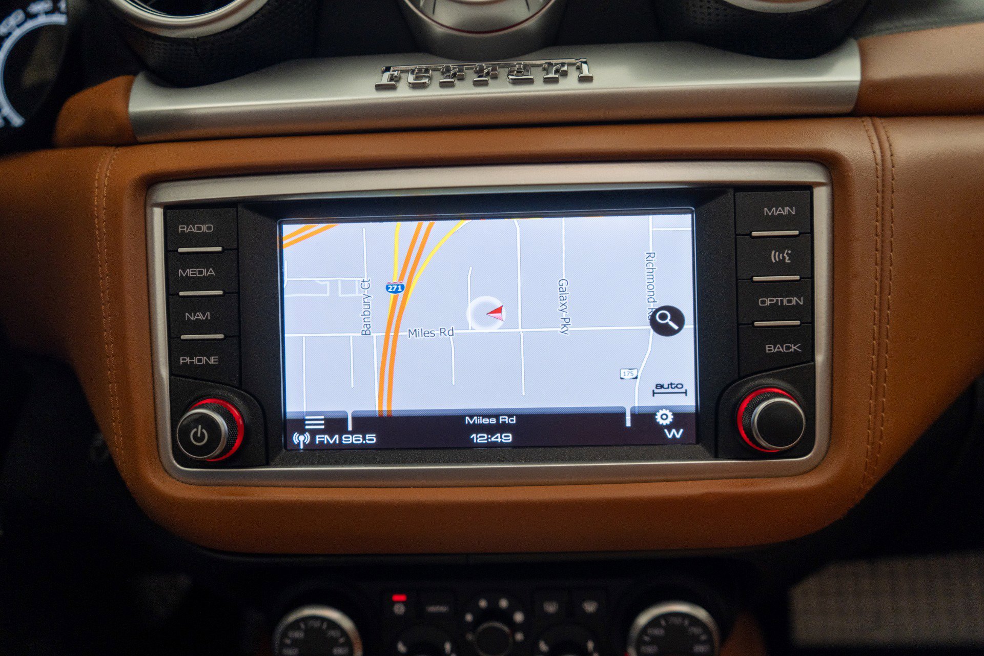 Used 2015 Ferrari California T RWD image 17