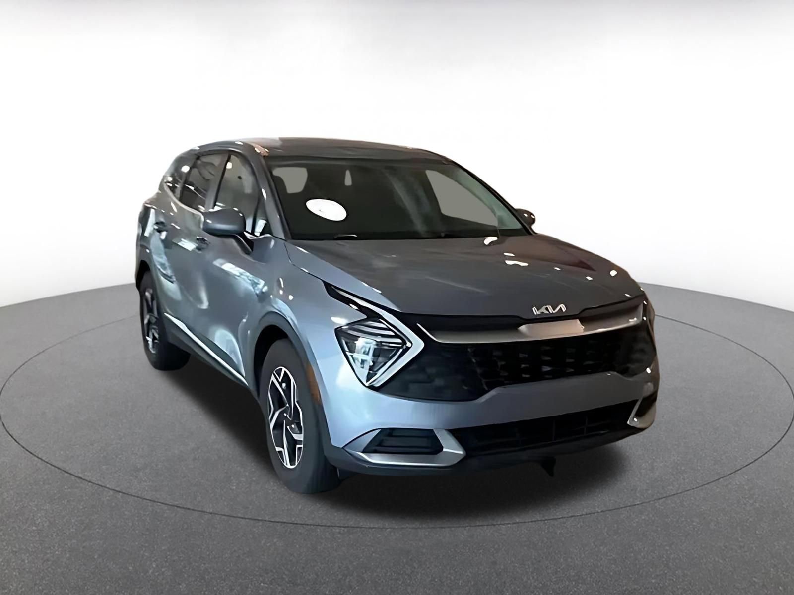 Used 2025 Kia Sportage LX FWD image 3