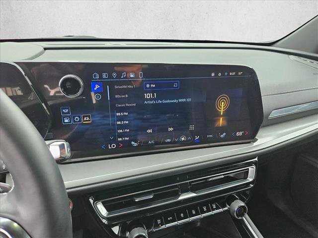 Used 2024 Chevrolet Traverse LT image 17