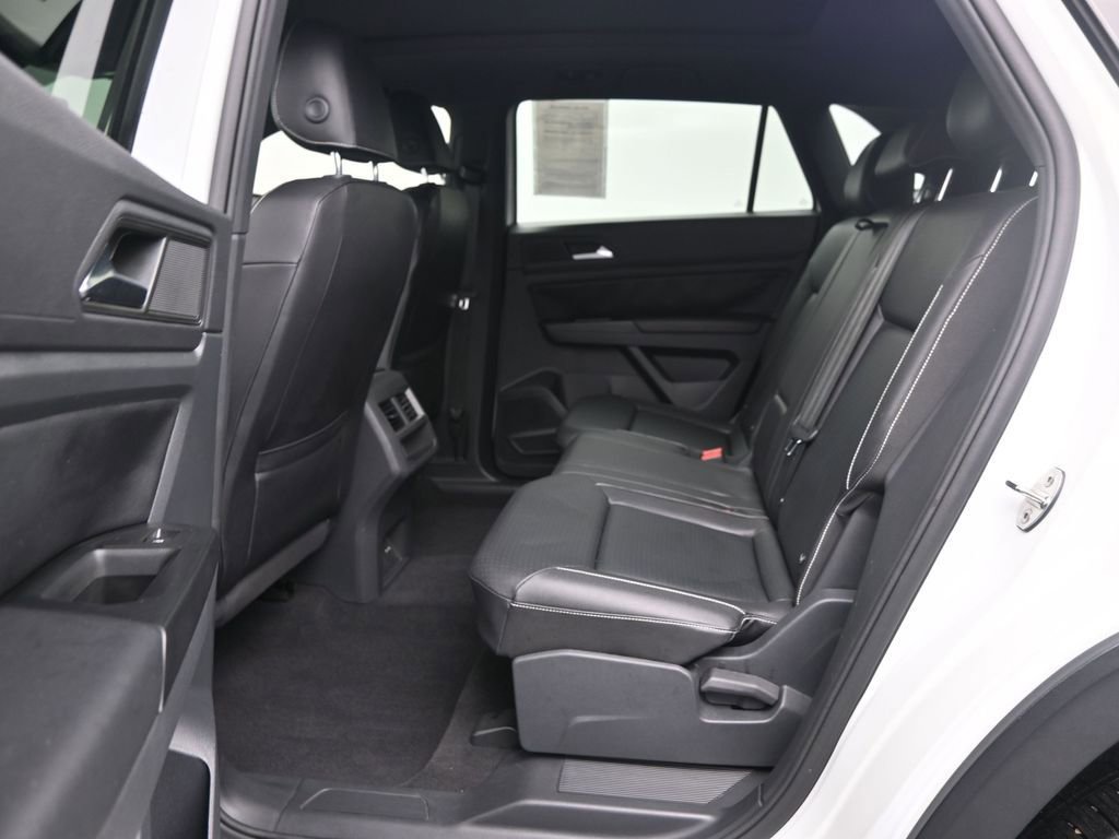Used 2020 Volkswagen Atlas Cross Sport SE w/ Panoramic Sunroof Package image 15