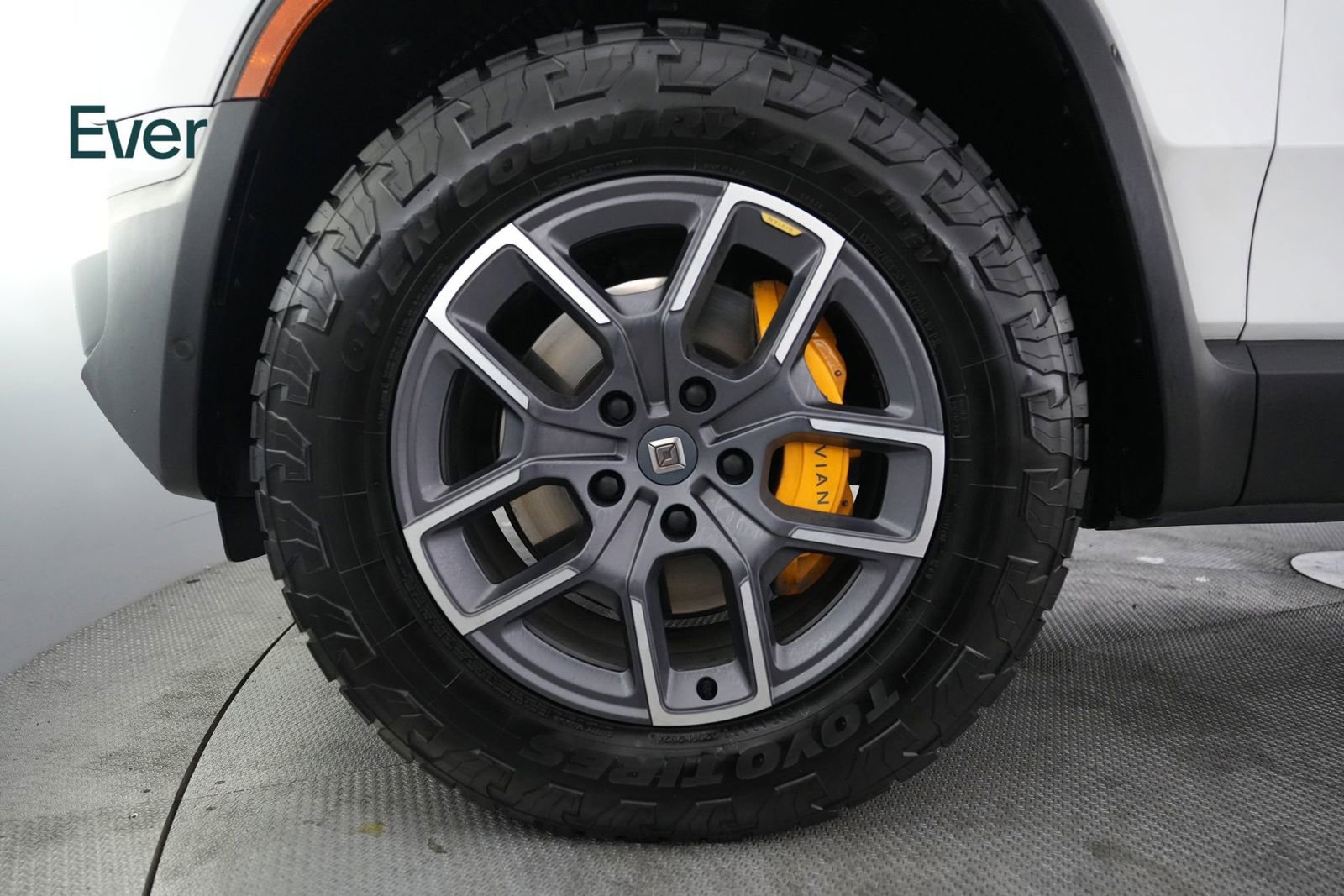 Used 2024 Rivian R1S Adventure AWD/4WD image 19