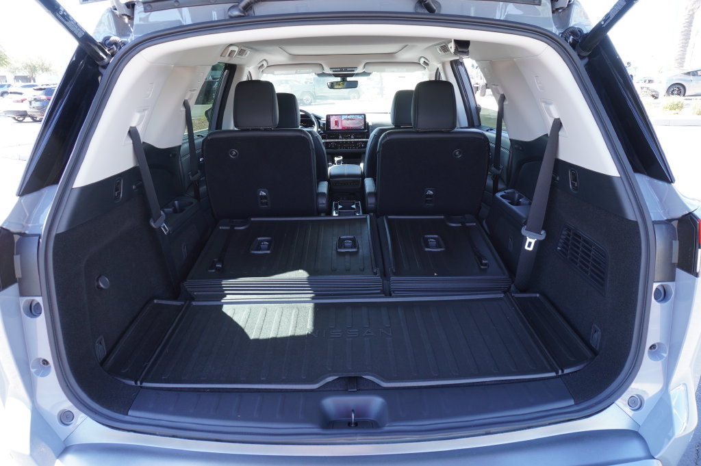 New 2026 Nissan Pathfinder Platinum FWD image 8