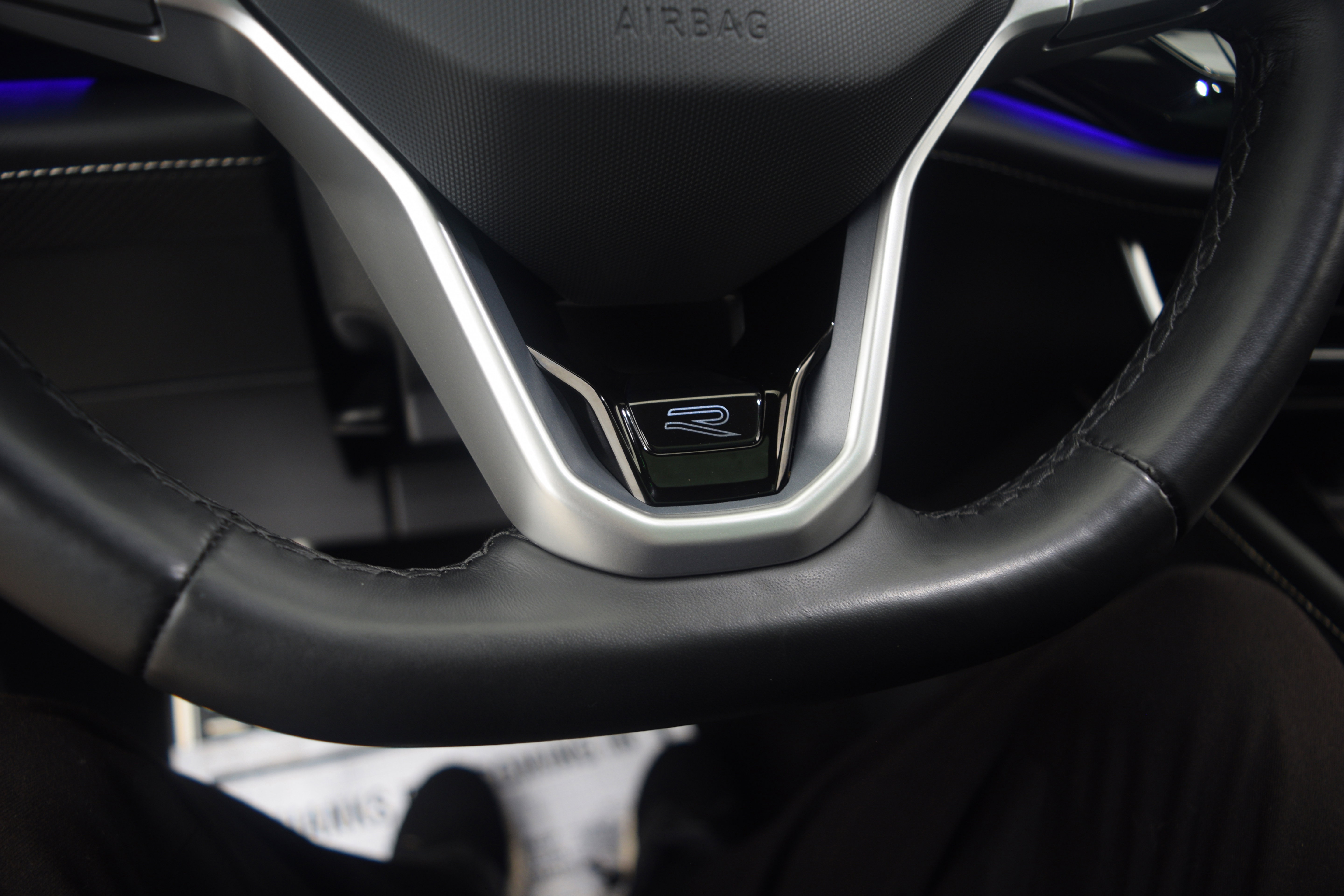 Used 2024 Volkswagen Atlas SEL Premium R-Line image 5