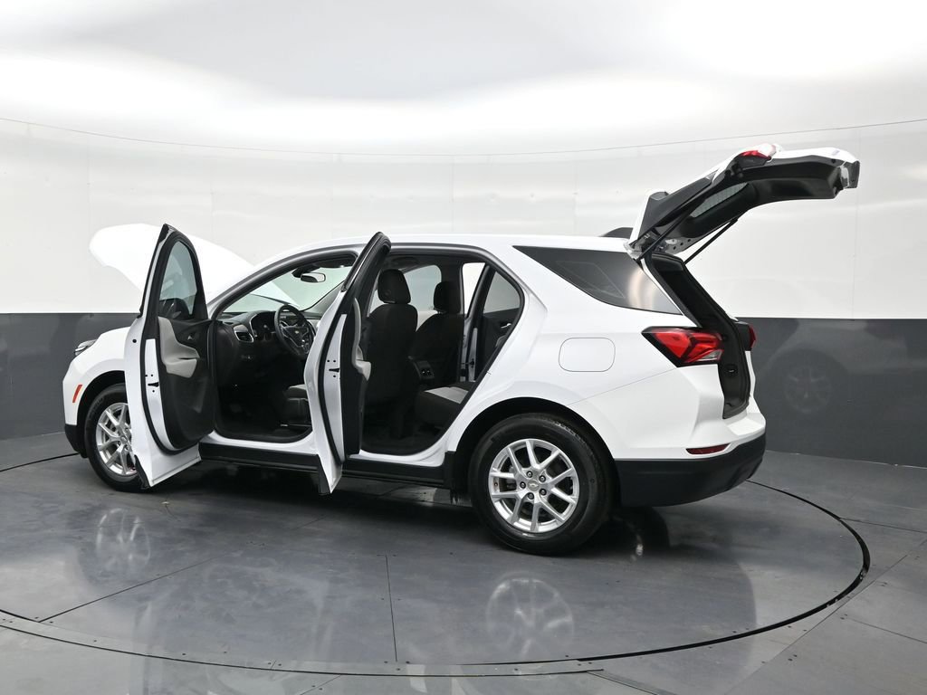 Used 2023 Chevrolet Equinox LS image 32