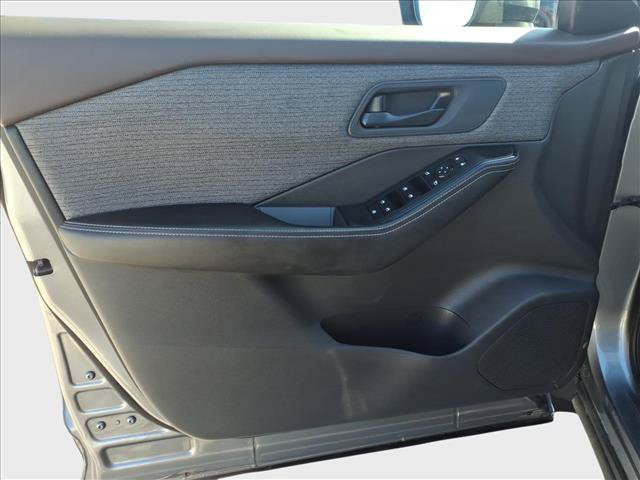 Used 2022 Nissan Rogue S AWD/4WD image 14