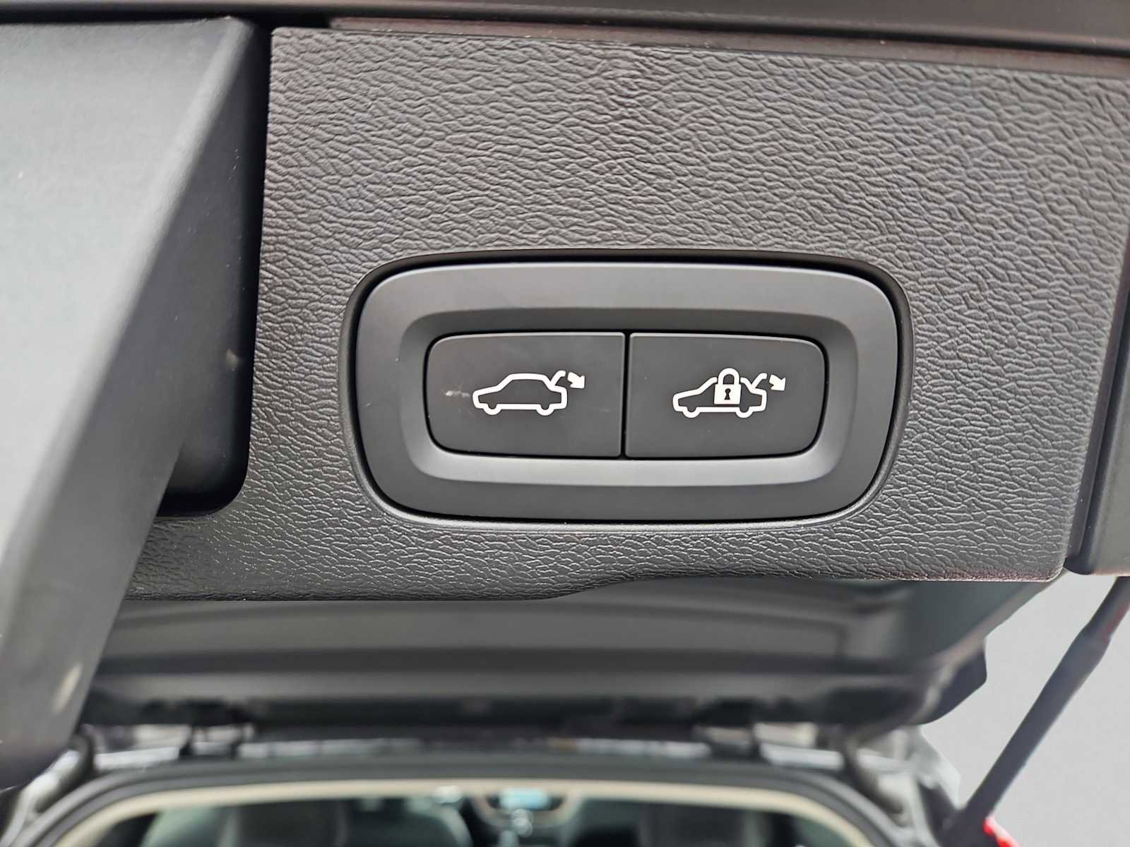 Used 2023 Volvo XC60 B5 Plus w/ Climate Package image 24