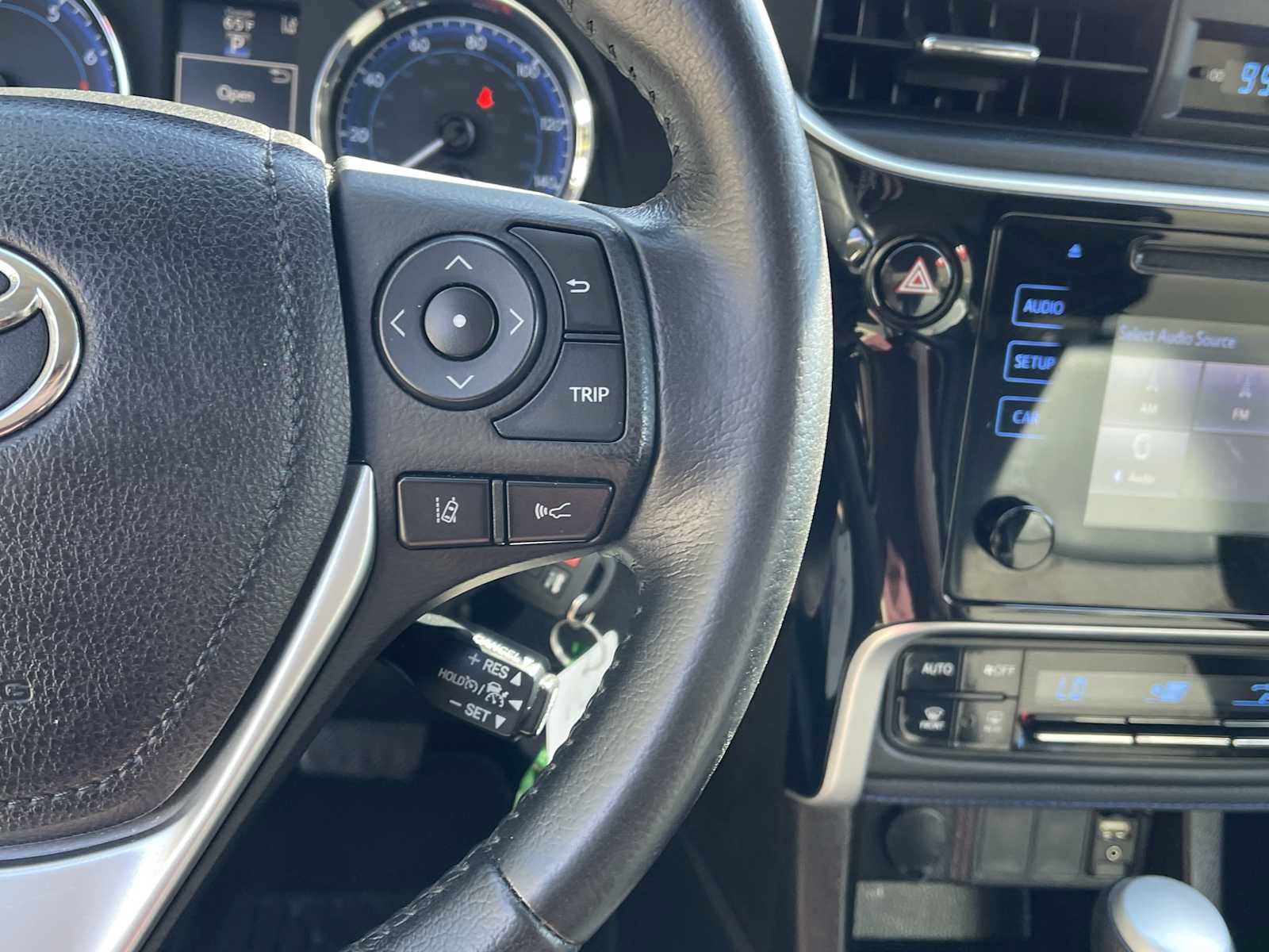 Certified 2019 Toyota Corolla SE w/ Carpet Mat Package (TMS) FWD image 19