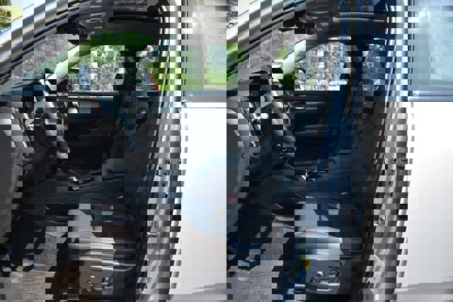 Used 2025 Volvo XC40 B5 Plus w/ Climate Package image 4