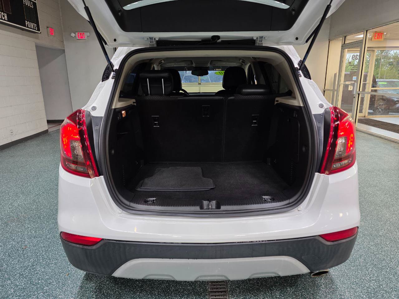 Used 2020 Buick Encore Preferred AWD/4WD image 21