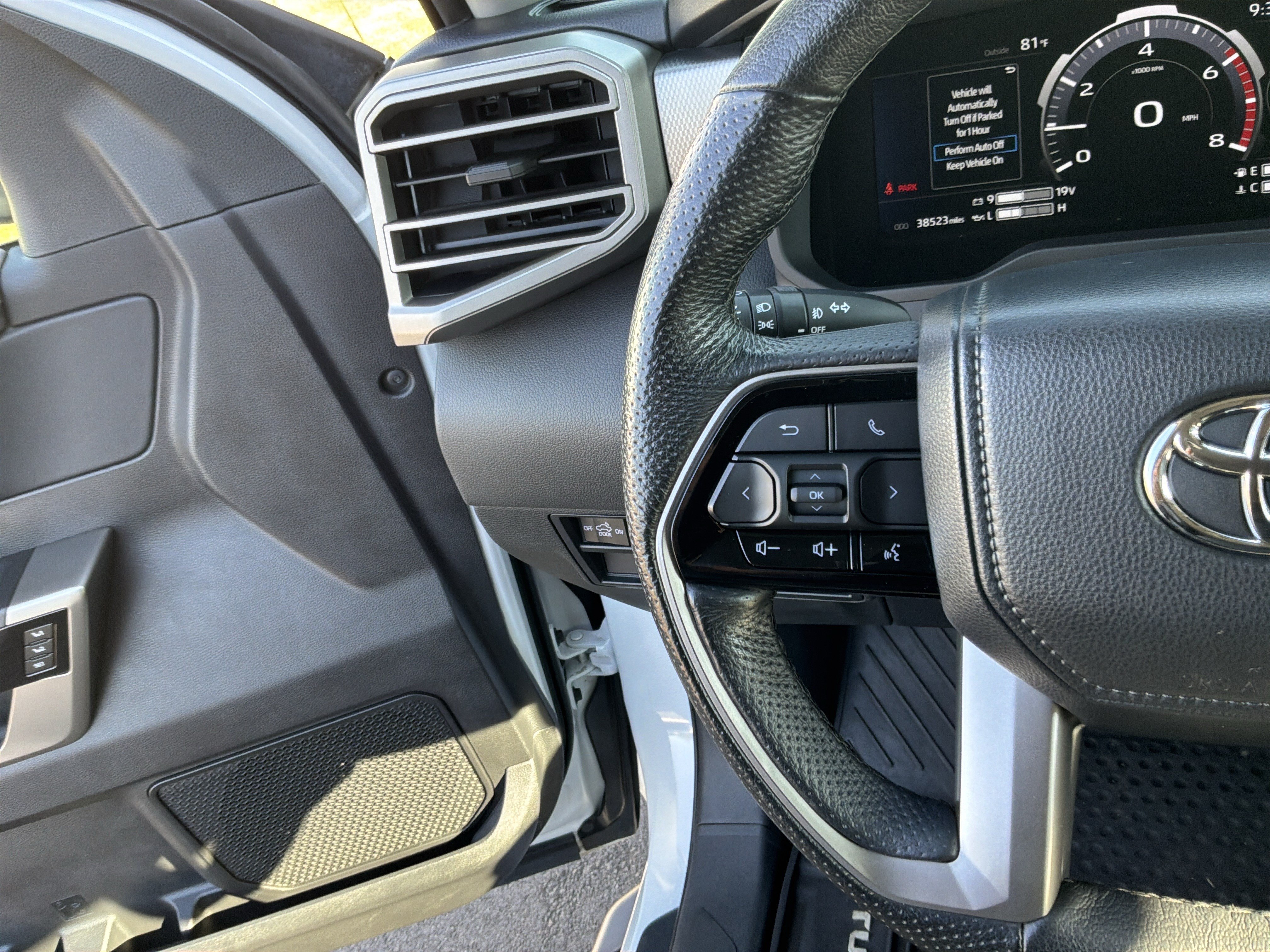 Used 2023 Toyota Tundra Limited w/ Power Package AWD/4WD image 19