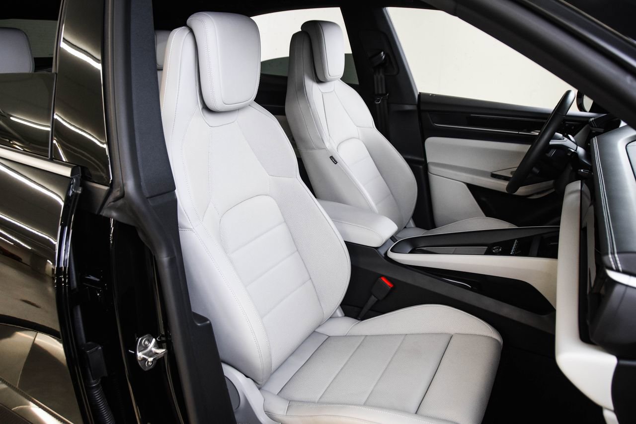 Certified 2025 Porsche Macan Electric image 29