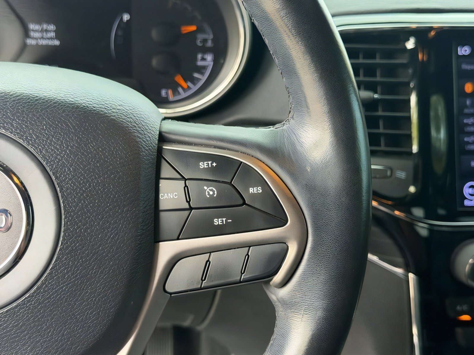 Used 2019 Jeep Grand Cherokee Limited image 22