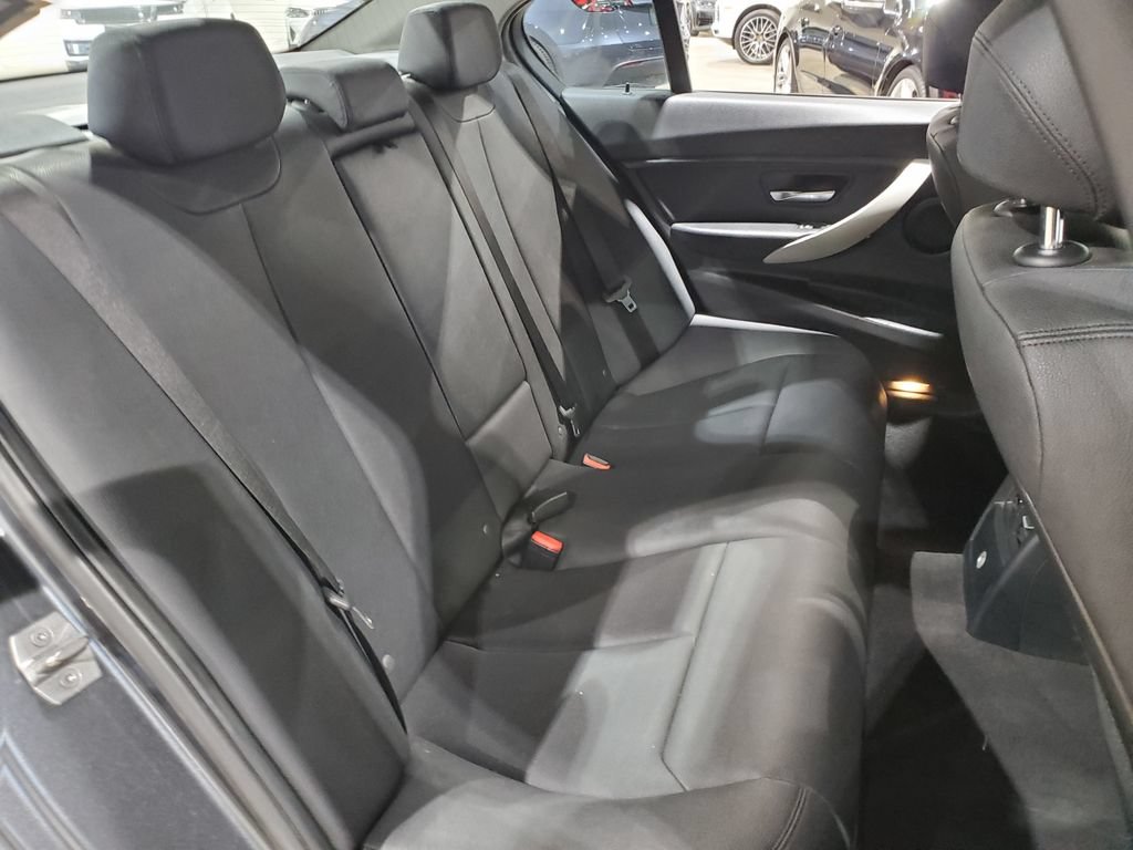 Used 2018 BMW 320i Sedan RWD image 19