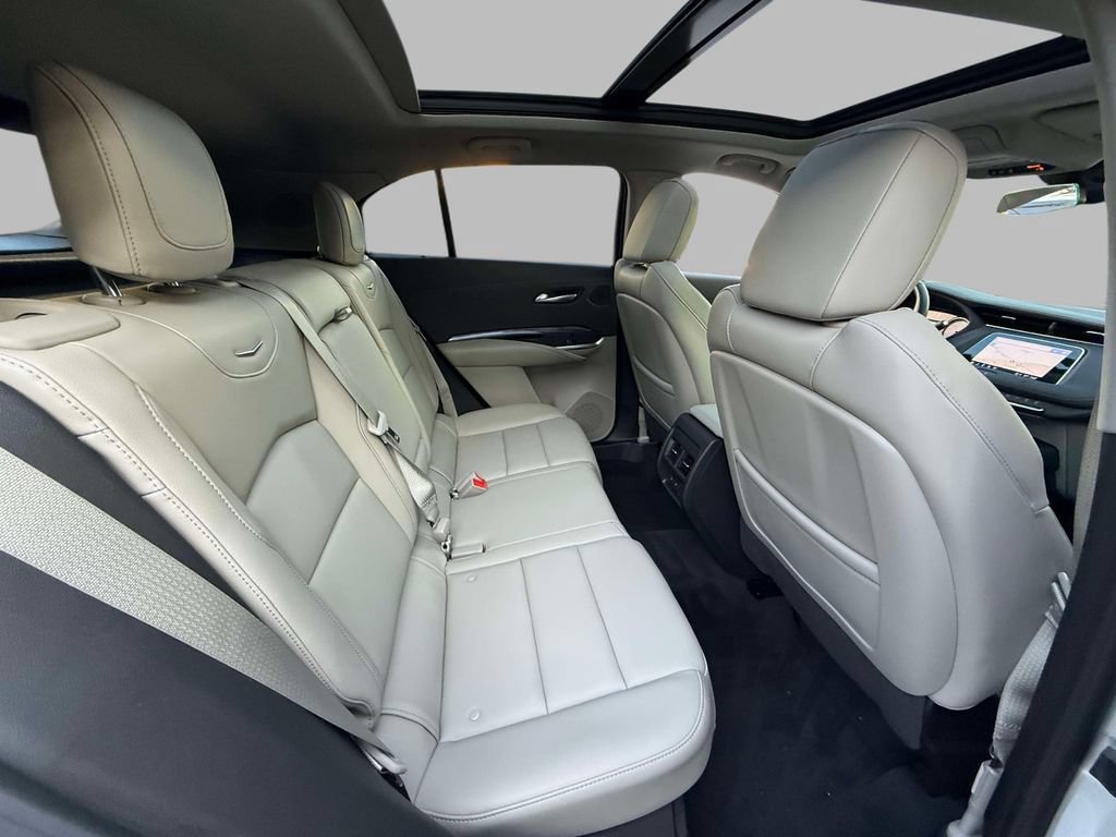 Used 2021 Cadillac XT4 Luxury w/ Cold Weather Package AWD/4WD image 16