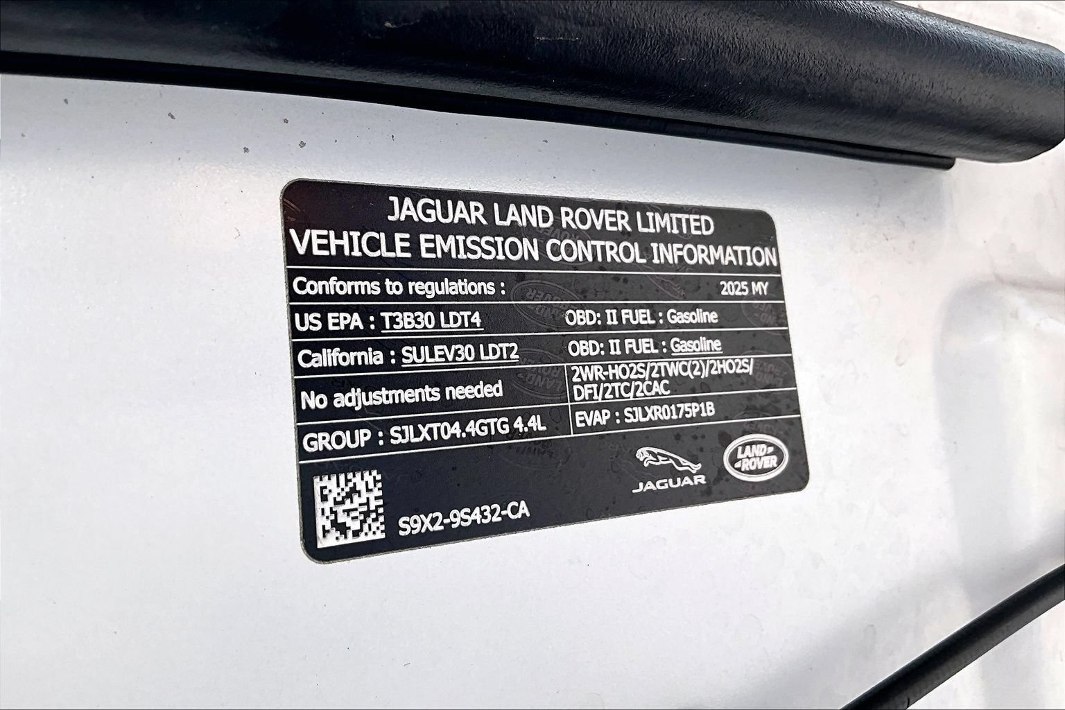 Certified 2025 Land Rover Range Rover Autobiography AWD/4WD image 30