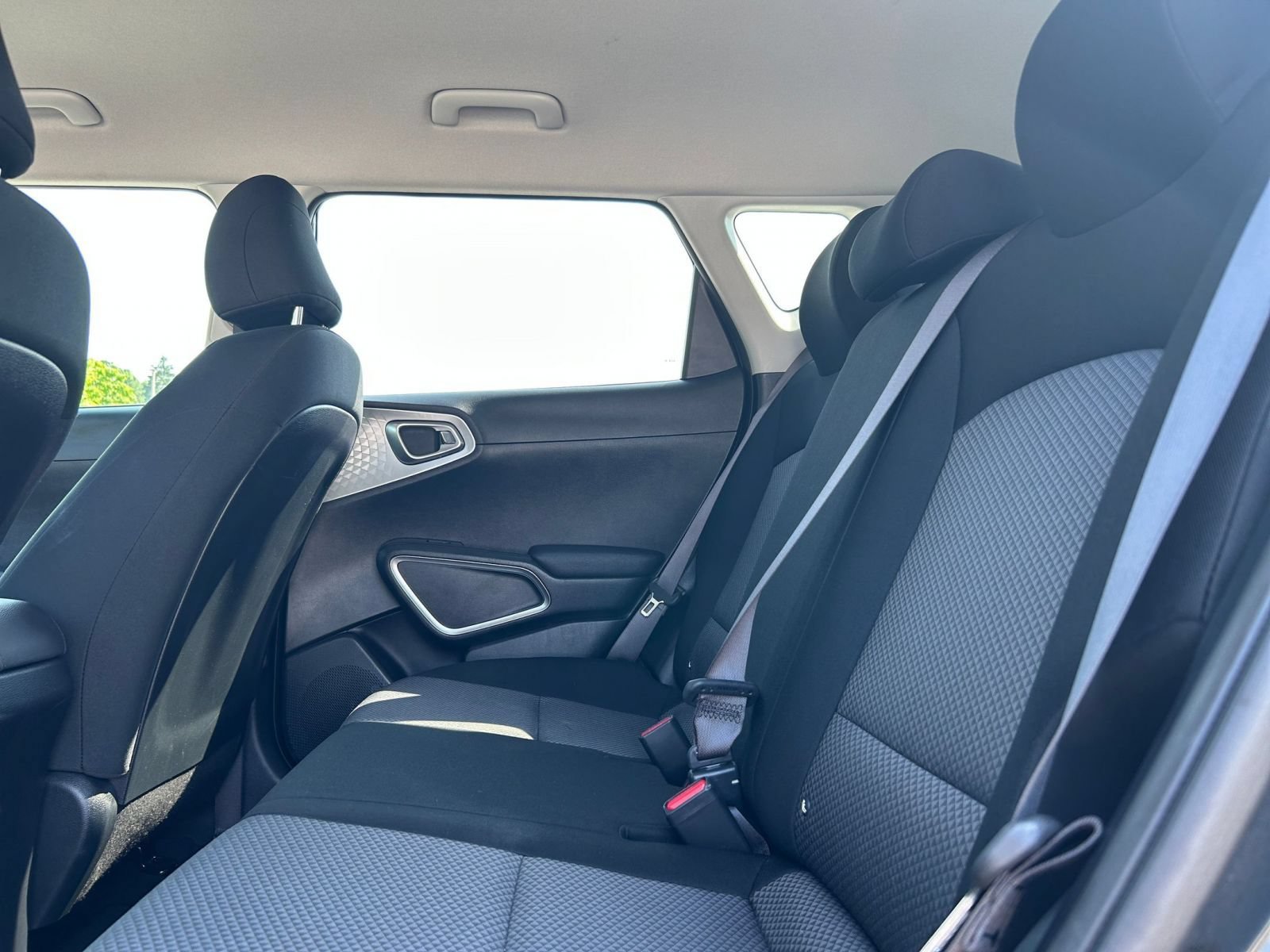Used 2025 Kia Soul LX w/ LX Technology Package FWD image 21