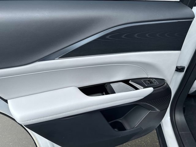 New 2025 Cadillac Lyriq Luxury w/ LPO, Floor Liner Package AWD/4WD image 10