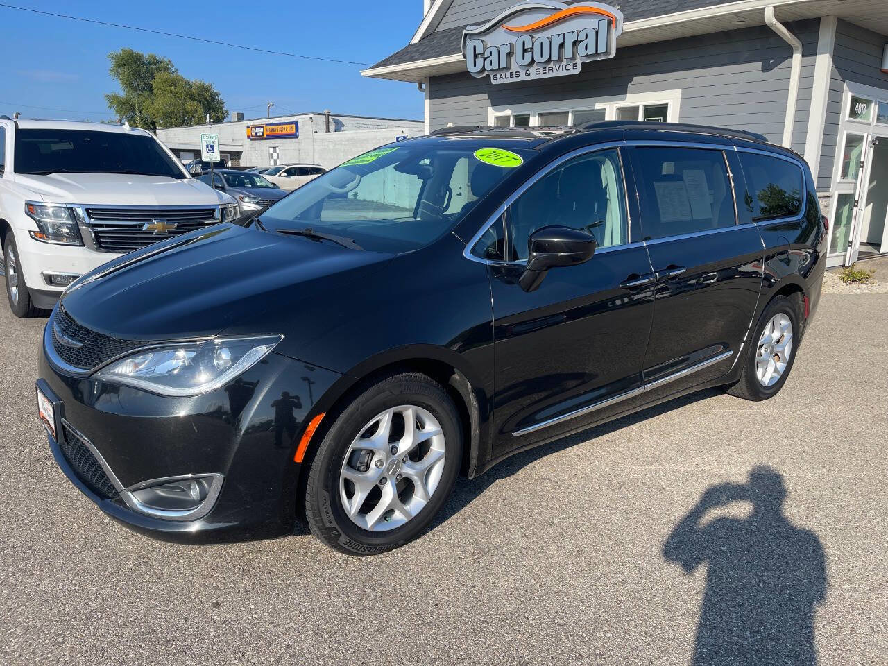 Used 2017 Chrysler Pacifica Touring-L w/ Tire & Wheel Group
