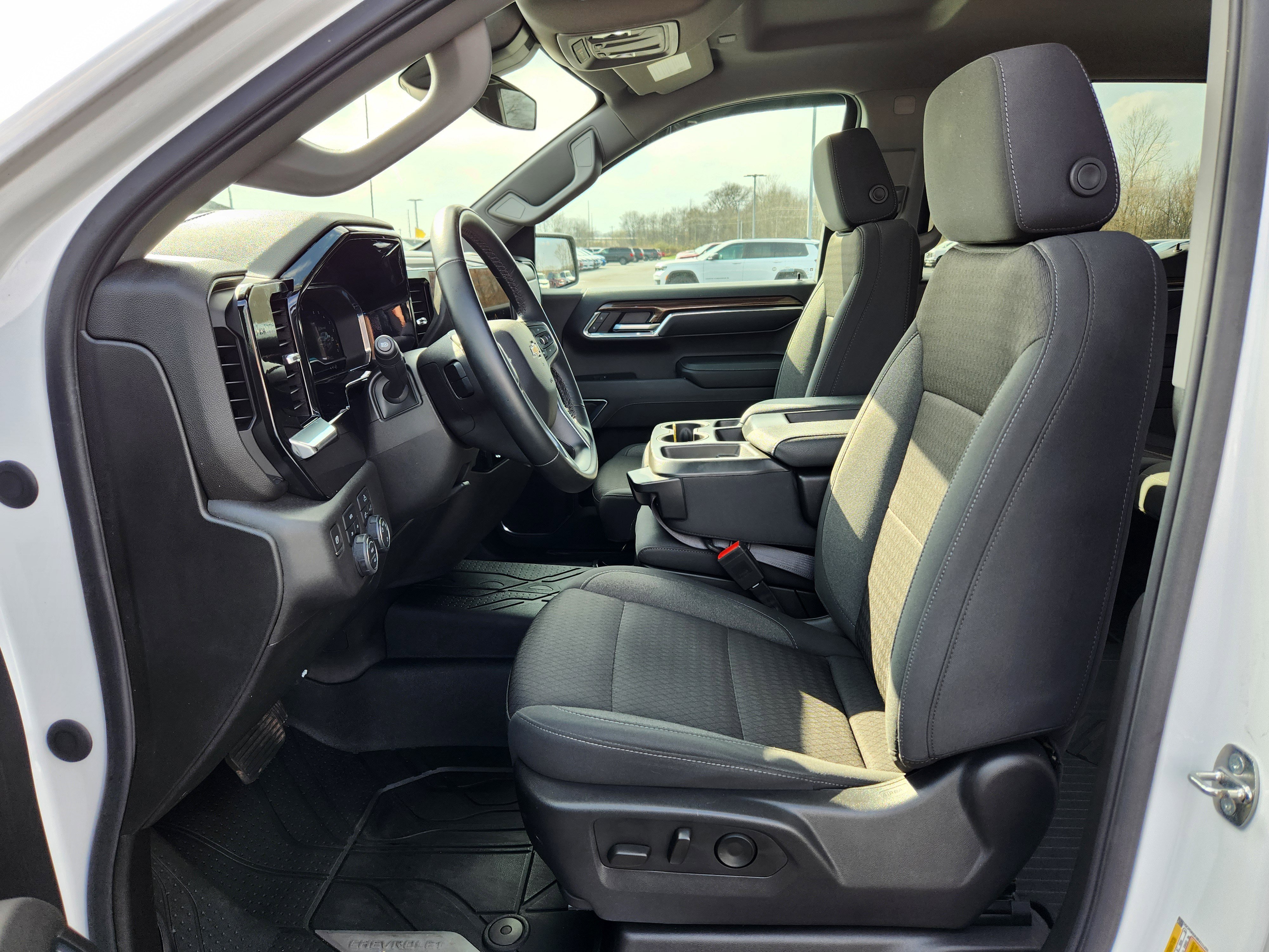 Used 2024 Chevrolet Silverado 1500 LT image 11